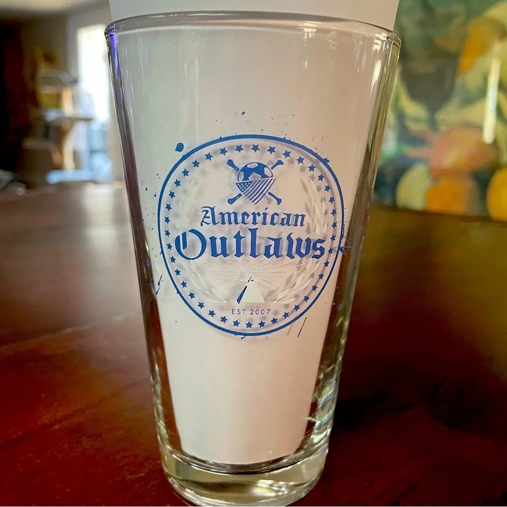 Oskar Blues Dale’s Pale Ale * American Outlaws * Beer Glasses x3